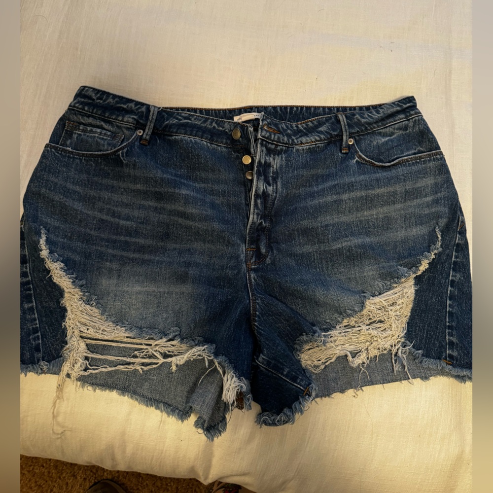 🌟3/$30🌟 Good American Destroyed Shorts